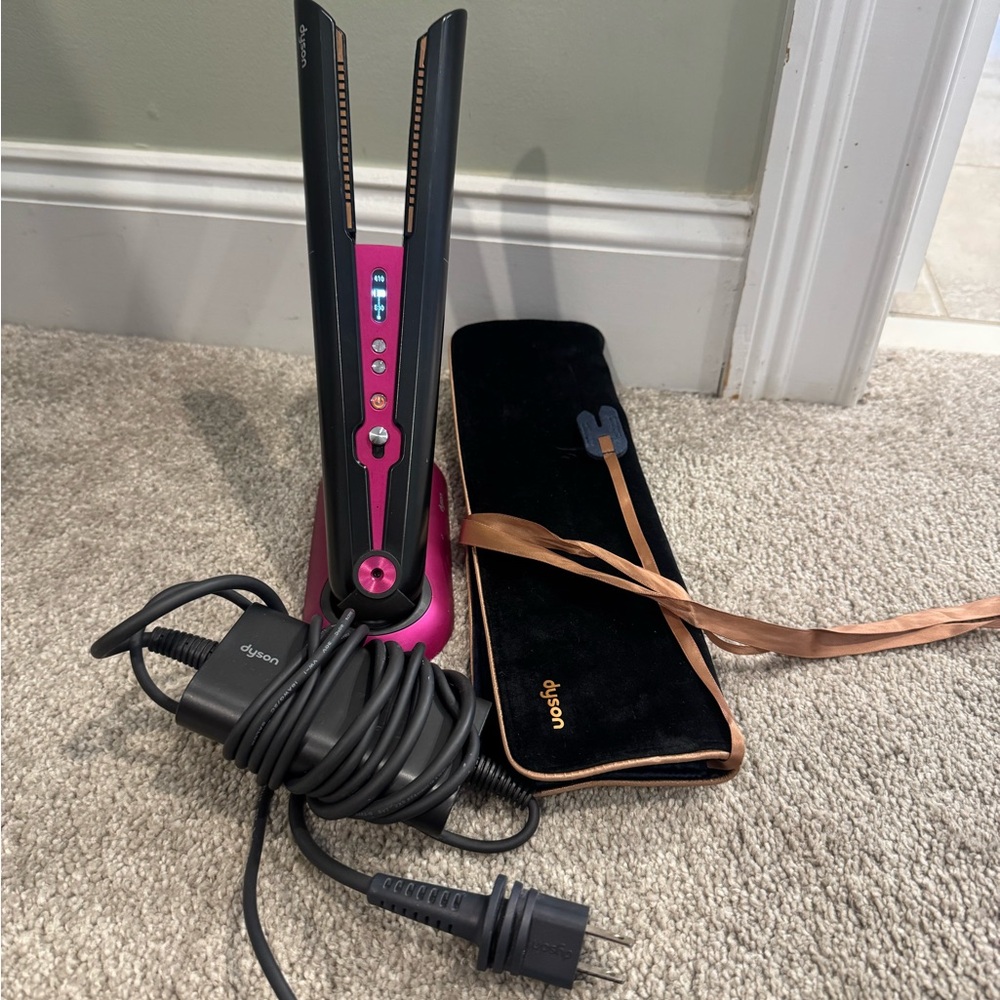 Dyson Hair Straightener with stand and travel bag